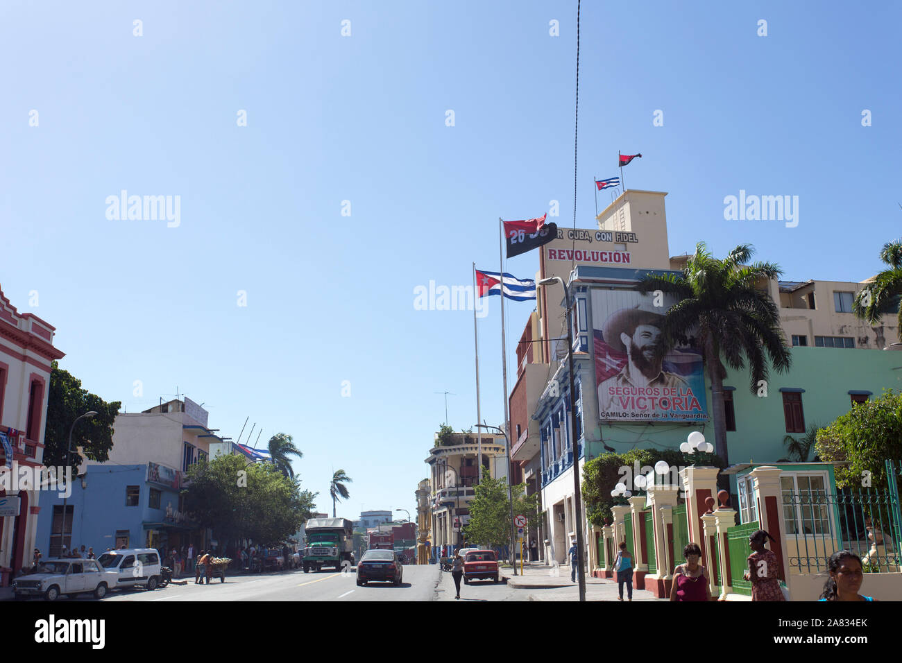 Santiago de Cuba, Kuba - Dezember 29, 2015: Revolucion propaganda Anschlagtafel veröffentlicht von der Regierung auf der Straße von Santiago Stockfoto