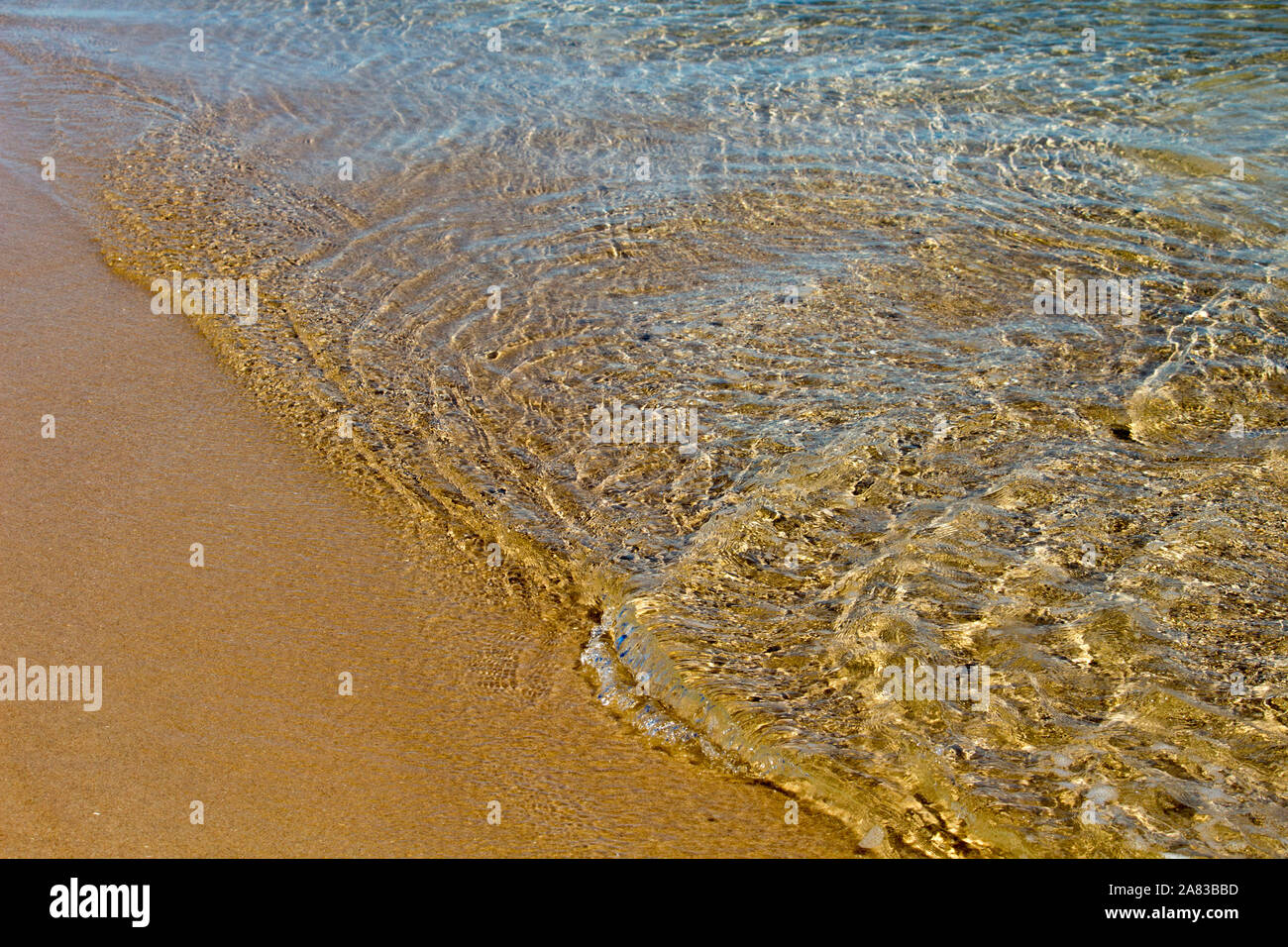 Klar glitzernden Wasser des Indischen Ozeans am hoteleigenen Strand Hutt in der Nähe von Bunbury Western Australia an einem heißen Sommernachmittag ist kühl und einladend für Schwimmer. Stockfoto