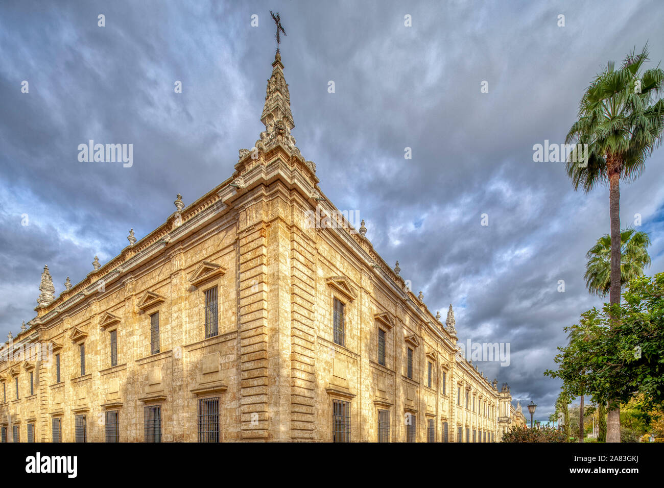 Südwestecke der ehemalige königliche Tabakfabrik Gebäude, Sevilla, Spanien. Stockfoto