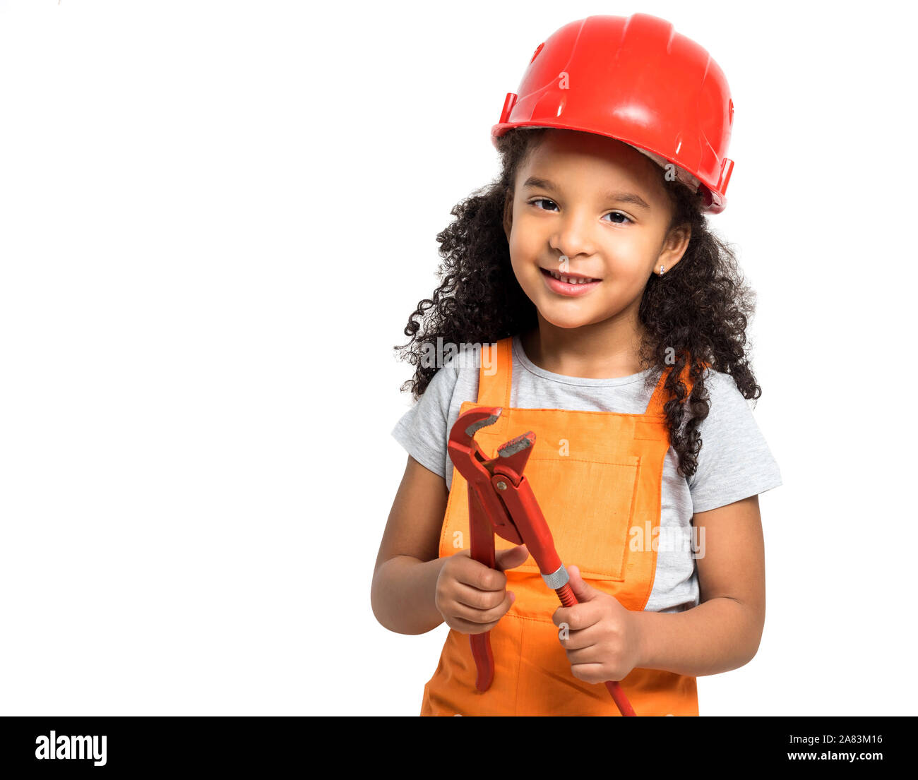 Lächelnd kleines Mädchen - Arbeiter mit einer Zange in den Händen isoliert Stockfoto