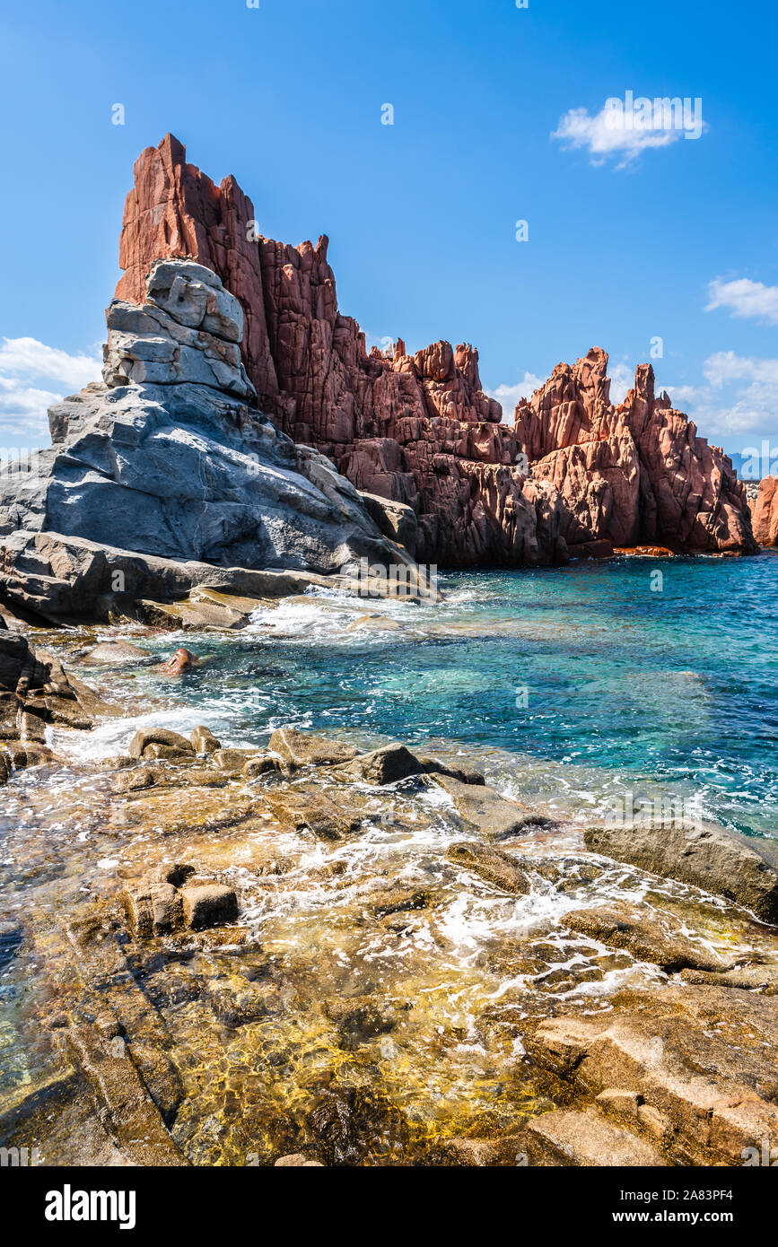 Blick auf die berühmten "Rocce Rosse" von Arbatax, Sardinien. Stockfoto