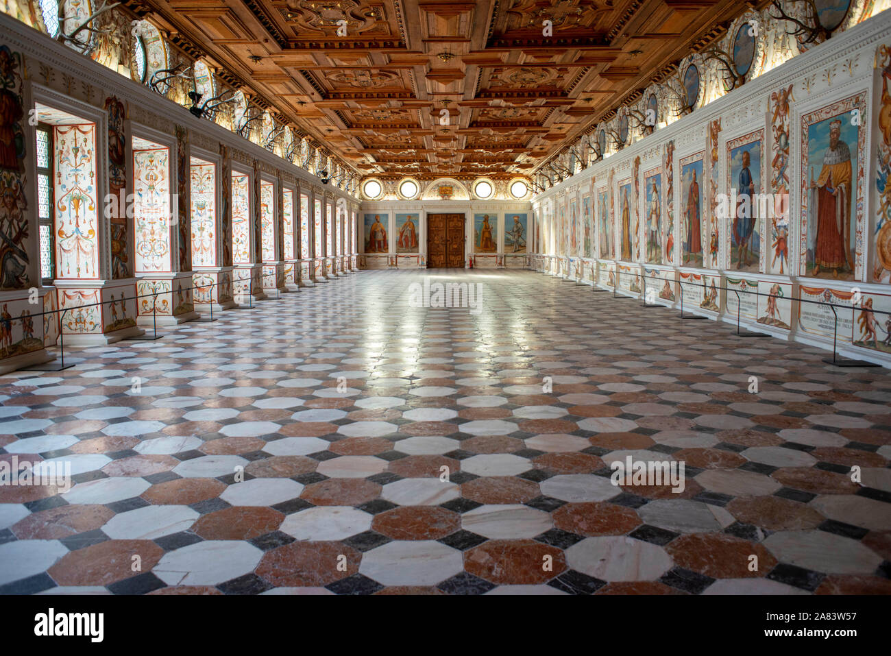 Blick auf den Spanischen Saal, Renaissance Schloss Ambras, Innsbruck, Österreich Stockfoto