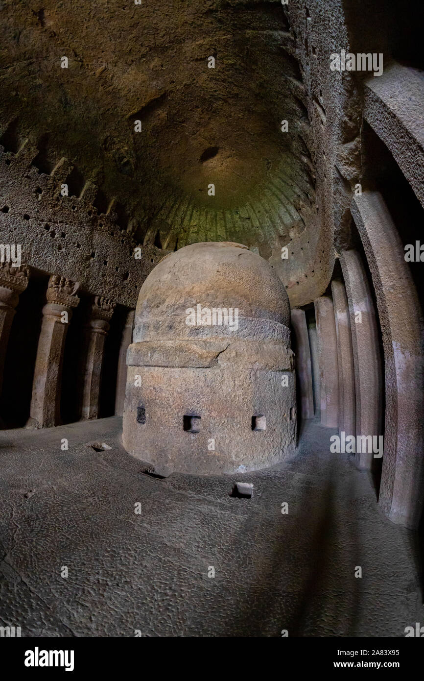 Gott budha hand Schrift an der Wand im historischen und Jahrhunderte alten kanheri Caves in Mumbai, Indien Stockfoto