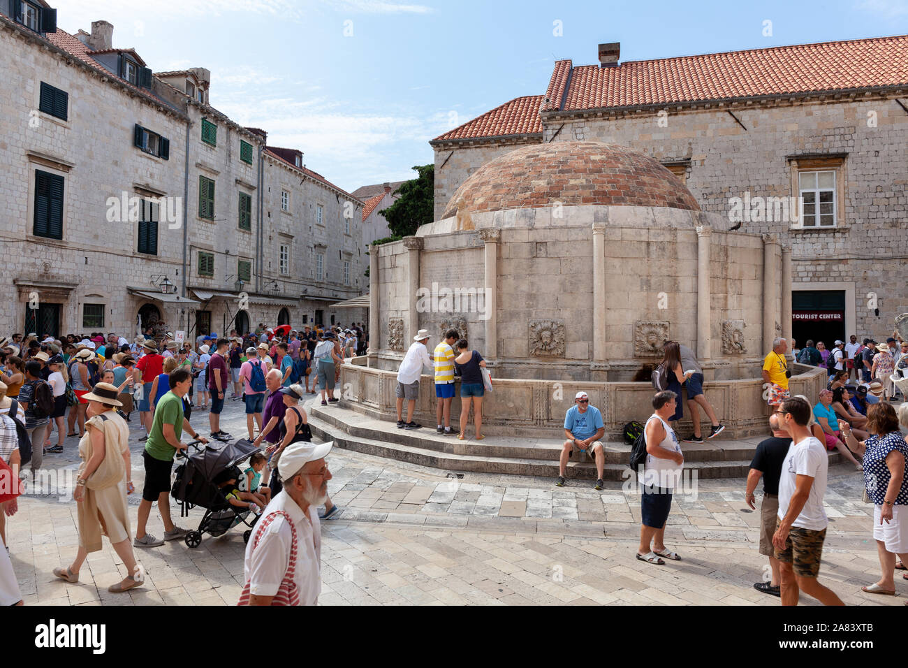 Die großen Onofrio-brunnen ist an der evry Eingang in die Altstadt vom Westen entfernt. Dubrovnik, Kroatien Stockfoto