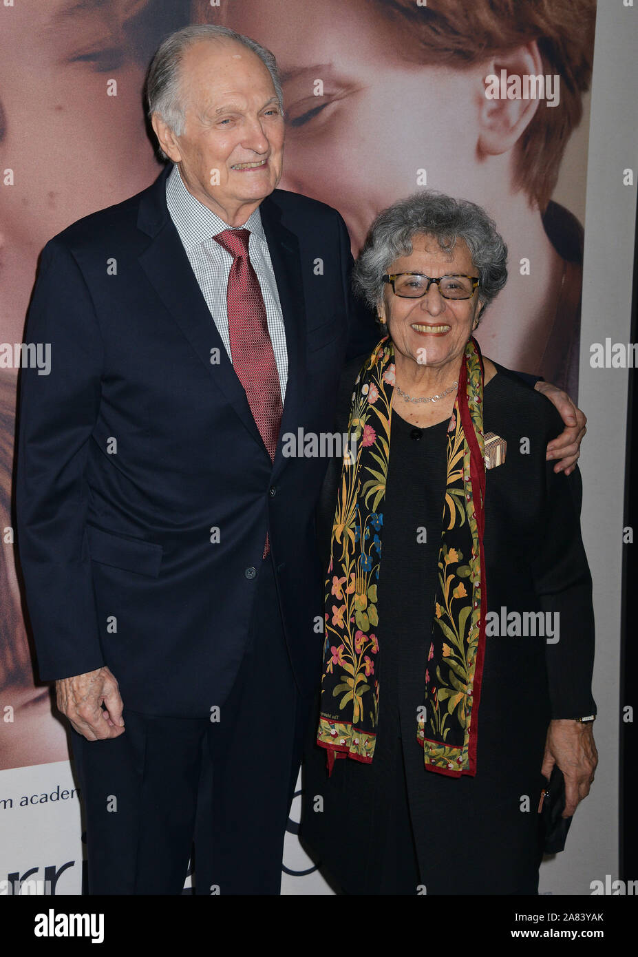 Los Angeles, USA. 05 Nov, 2019. Alan Alda, Arlene Alda077 kommt bei der Premiere von "Ehe von Netflix Story' bei DGA-Theater am November 05, 2019 in Los Angeles, Kalifornien. Credit: Tsuni/USA/Alamy leben Nachrichten Stockfoto