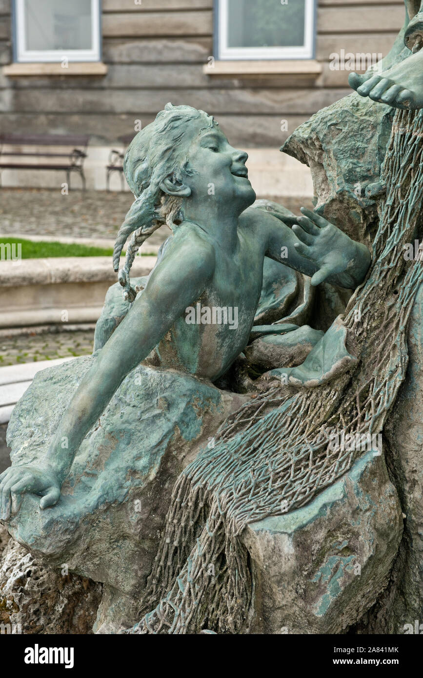 Bronzestatue von Kindern angeln auf dem Gelände des Königlichen Palastes. Burg, Budapest Stockfoto