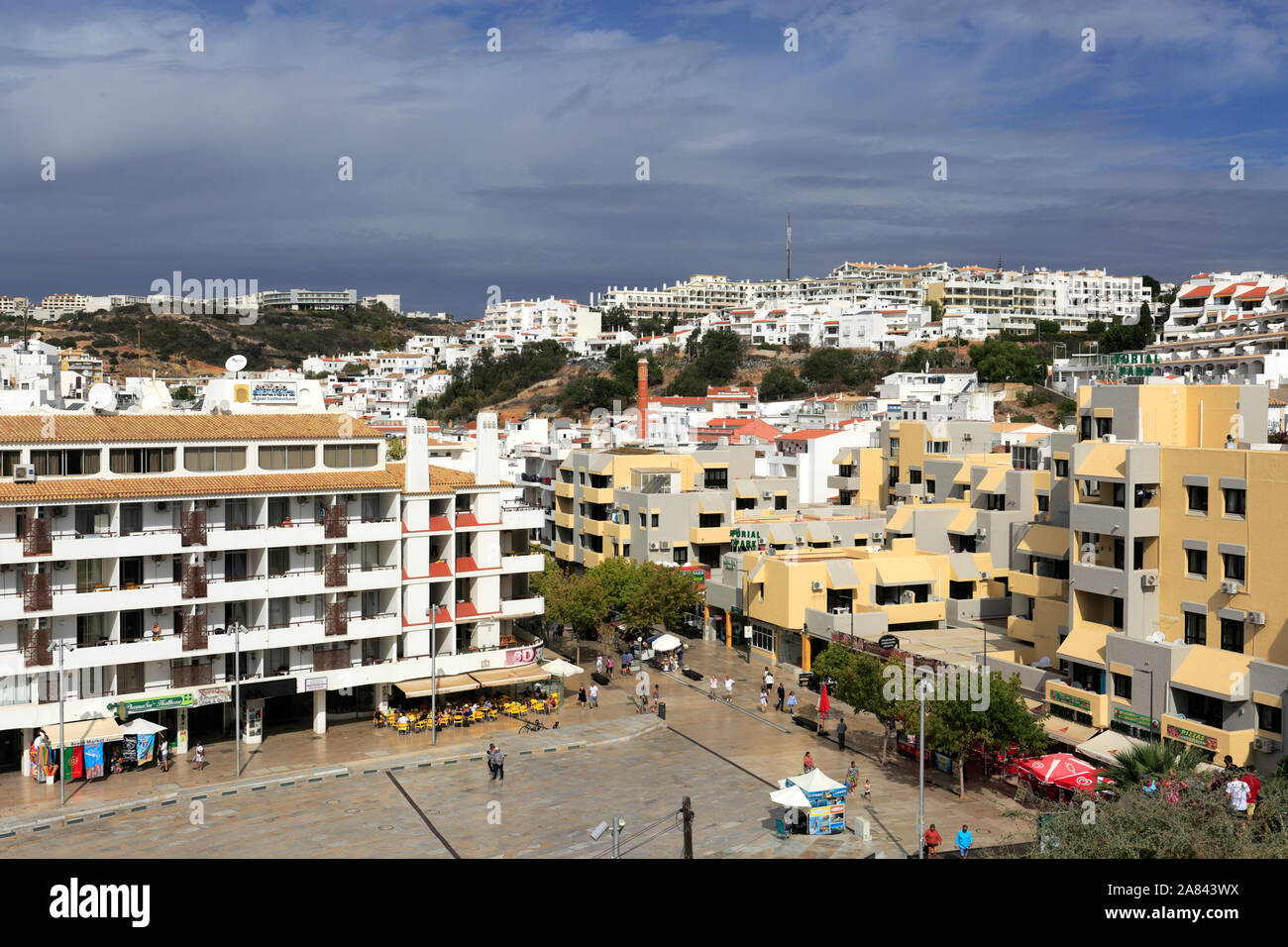 Sommer Blick über Strand von Albufeira, Albufeira, Algarve, Portugal, Europa Stockfoto