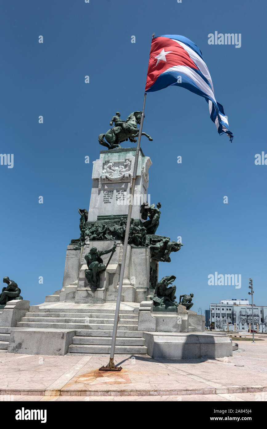 Ein Reiterdenkmal von General Antonio Maceo (Monumento al General Antonio Maceo) neben dem Malecon (El Malecon) an der Küste in Havanna, Kuba. Stockfoto
