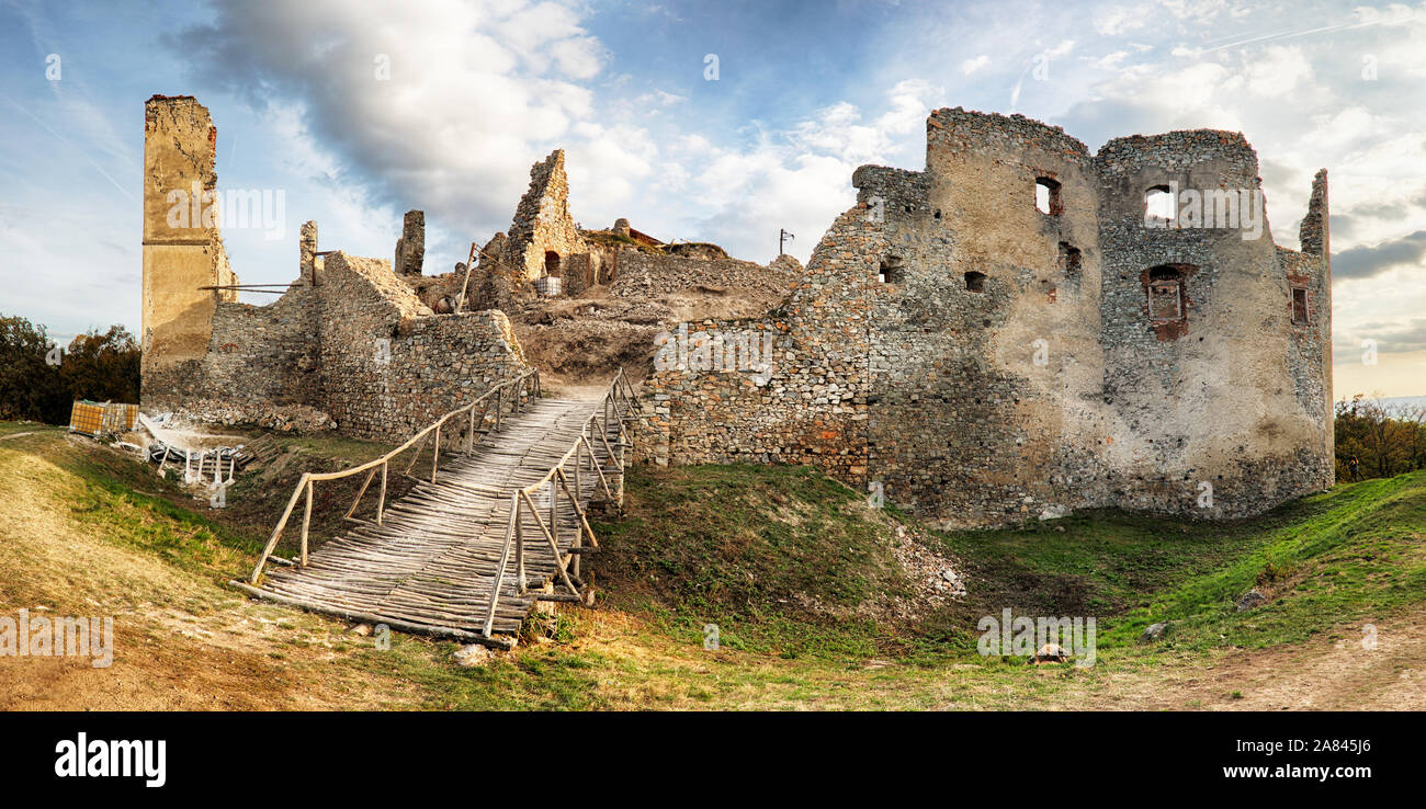 Ruine der Burg Oponice, Slowakei Stockfoto