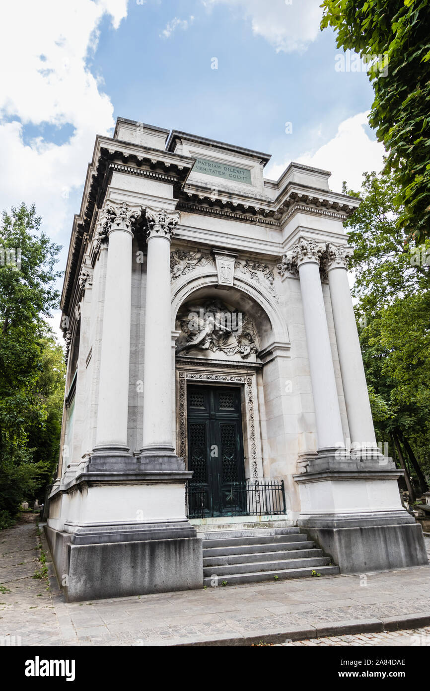 Eine opulente Mausoleum auf dem Friedhof Père Lachaise, Paris Stockfoto