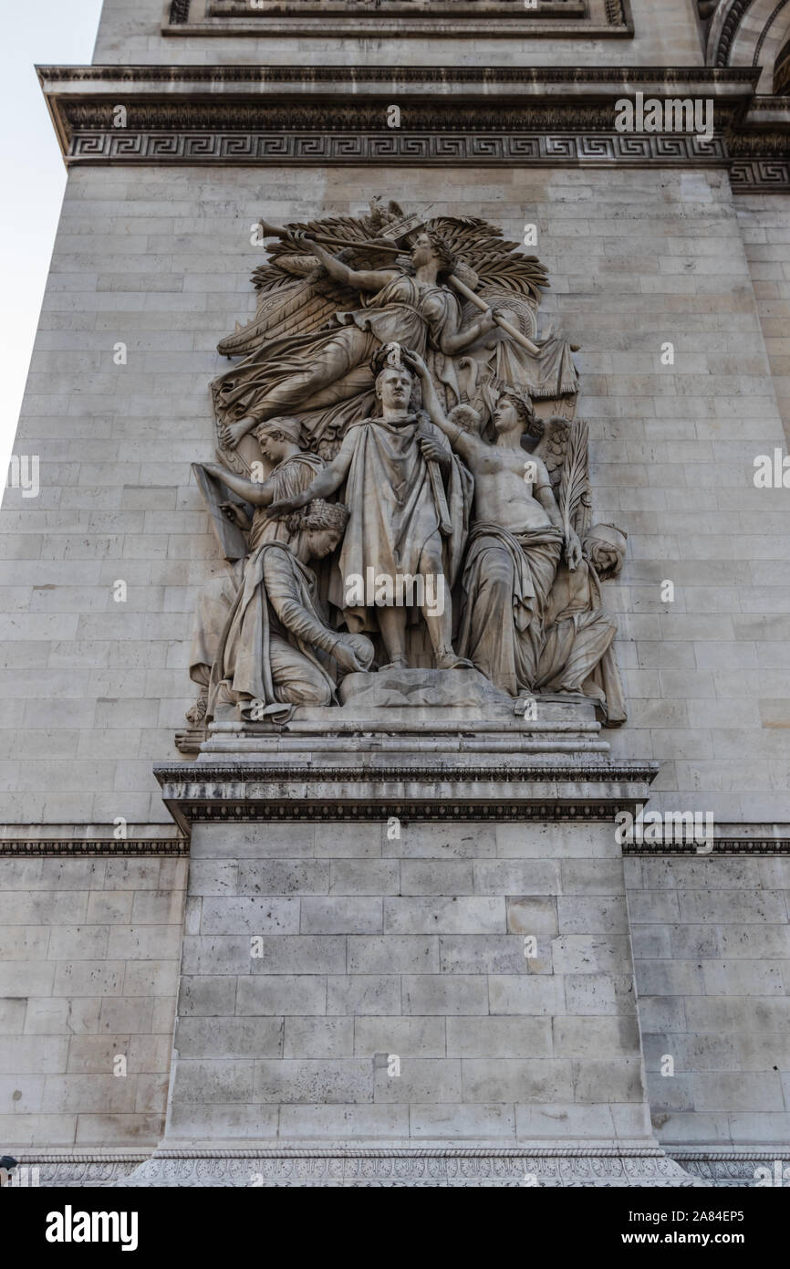 Le Triomphe de 1810 Skulptur Gruppe, von Jean-Pierre Cortot auf die Südfassade des Arc de Triomphe de l'Étoile, Paris Stockfoto