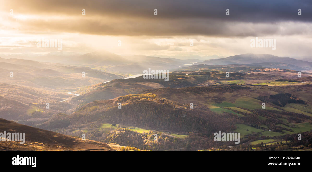 Loch Tummel, Loch Rannoch und Berge von Central Scotland - Ansicht von Ben Vrackie Stockfoto