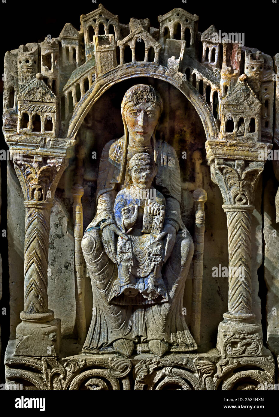 Jungfrau Maria und Kind Saint-Denis aus dem 12. Jahrhundert. Cluny Museum - National Museum des Mittelalters, Paris, Frankreich, Französisch. Stockfoto