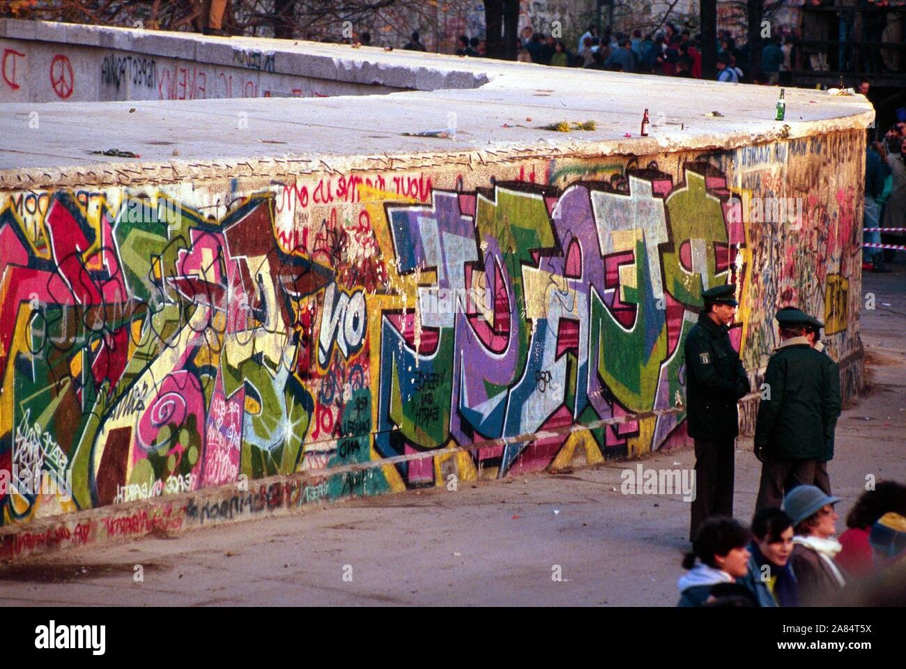 BERLIN PORTA DI BRANDEBURGO FALL DER MAUER 09 11 1989 Deutschland (Ricotti/Fotogramma, BERLIN - 1989-12-31) ps das Foto ist verwendbar in Bezug auf den Kontext, in dem es aufgenommen wurde, und ohne beleidigende Absicht der Anstand des Volkes vertreten Redaktionelle Nutzung Stockfoto