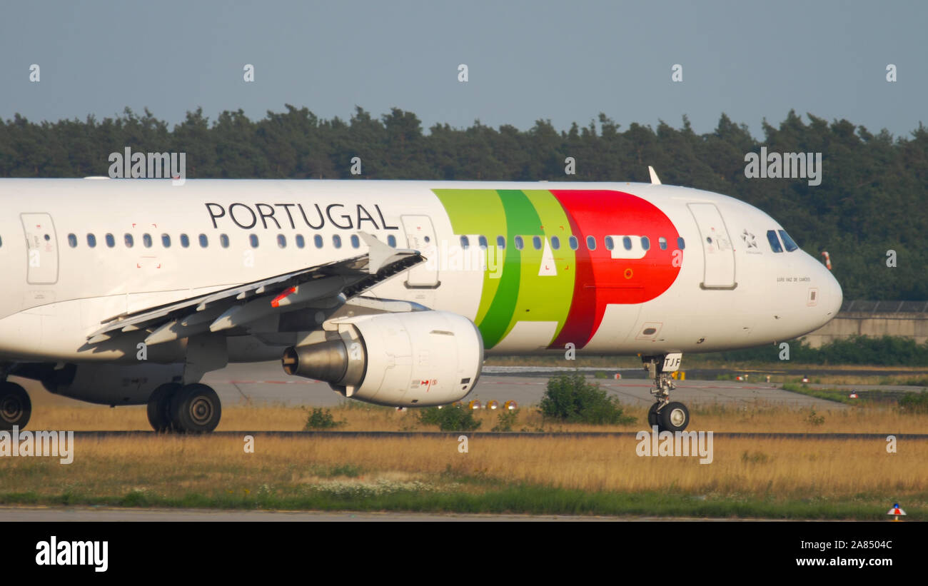 TIPPEN SIE AUF Airbus A321 Abflug Stockfoto