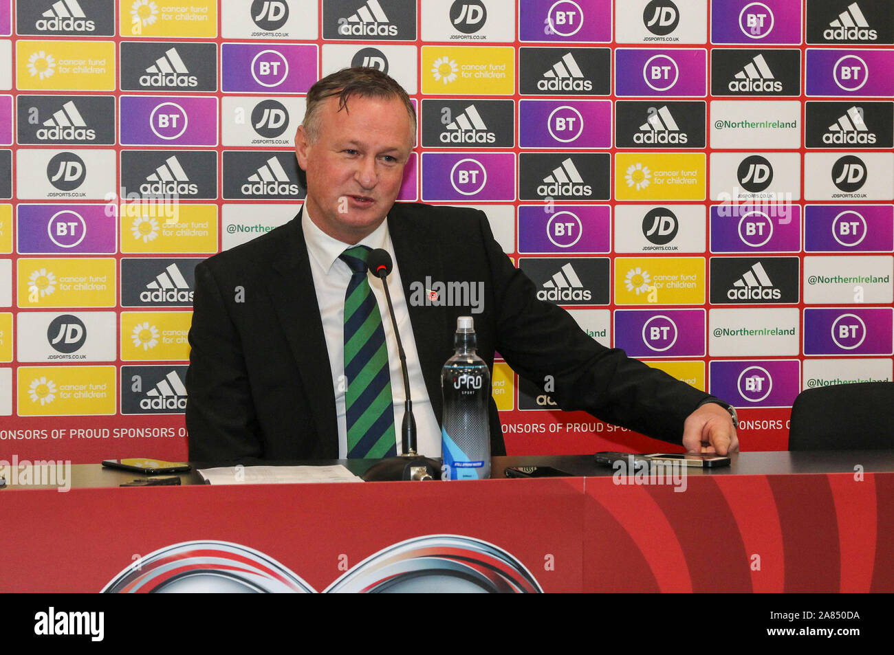 Nationale Fußball-Stadion, Windsor Park, Belfast, Nordirland, Großbritannien. 06. Nov 2019. Nordirland Manager Michael O'Neill nannte seine Mannschaft heute für den letzten entscheidenden EM 2020 Qualifikation Gruppe C Spiele gegen die Niederlande (16. November 2004 in Belfast) und Deutschland (in Frankfurt am Main am 18. November). Nordirland liegen den dritten Platz in der Tabelle hinter beiden Ländern. Credit: David Hunter/Alamy Leben Nachrichten. Stockfoto