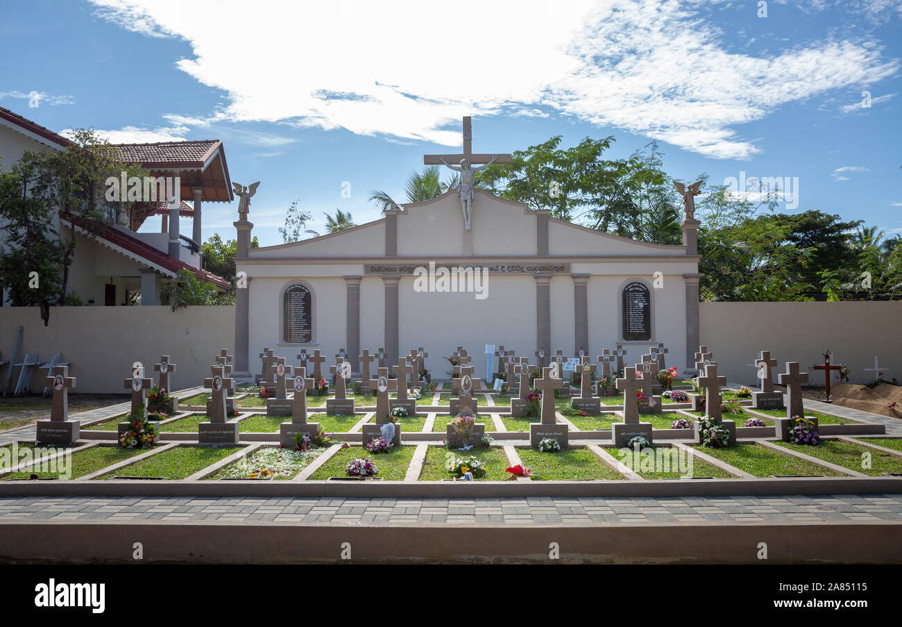 Denkmal für die Opfer des Ostern Bombenanschlag im Jahr 2018 in St. Sebastian Kirche Katuwapitiya Stockfoto