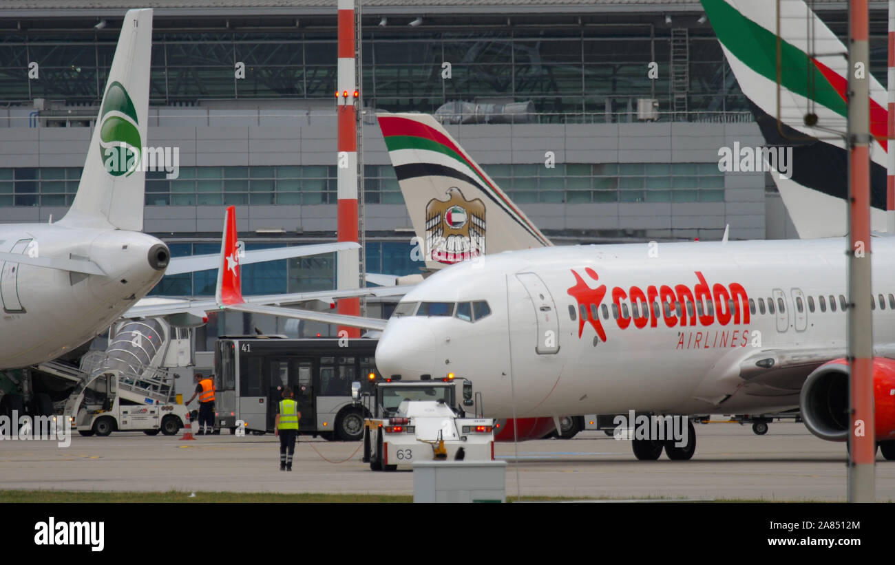 Boeing 737 Corendon Abflug Stockfoto