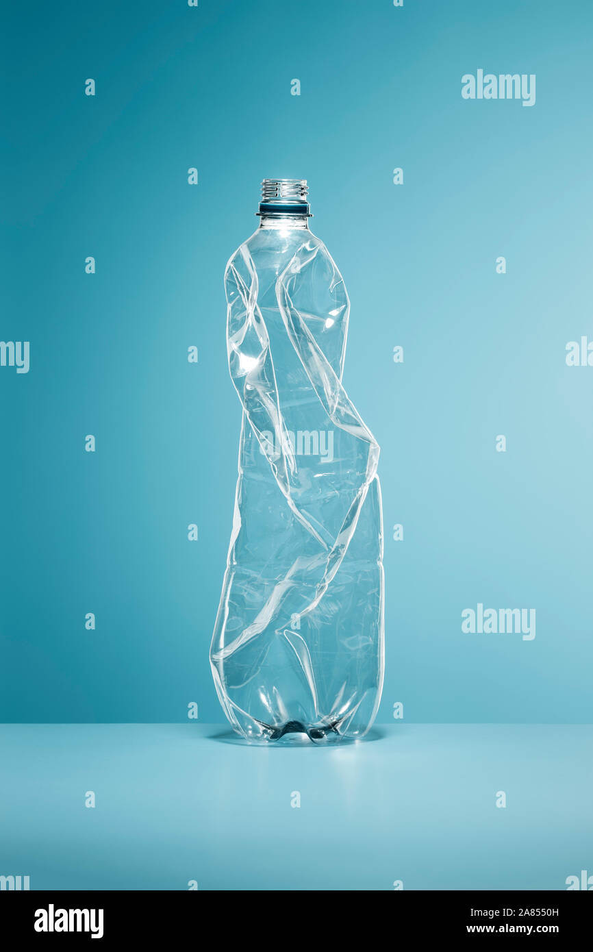 Zerknitterte, leeren Kunststoff Trinkflasche Stockfoto