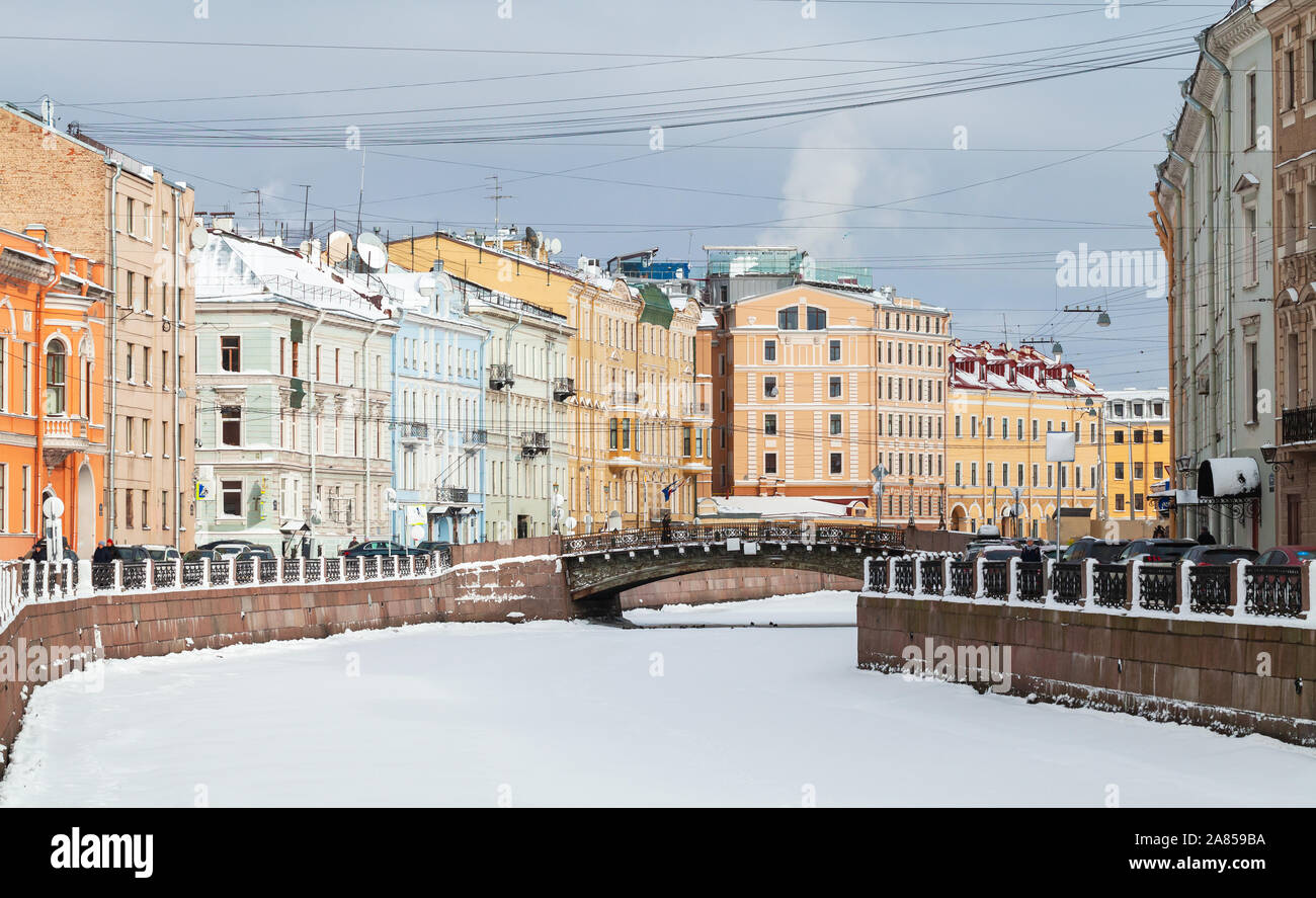Moyka River im Winter. Es ist ein kleiner Fluss in Russland, umgibt den zentralen Teil von St. Petersburg, Russland Stockfoto