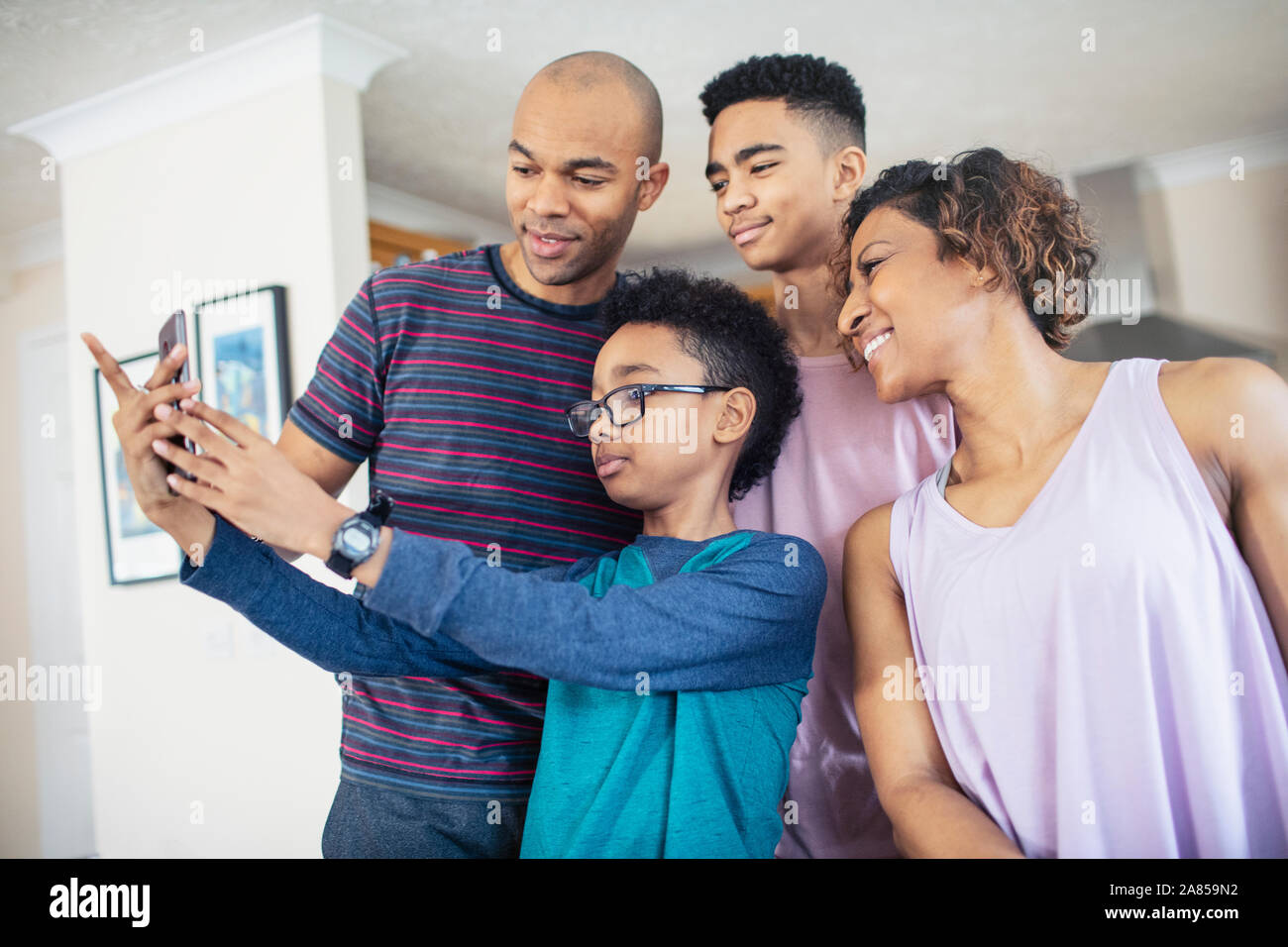 Familie nehmen selfie Stockfoto