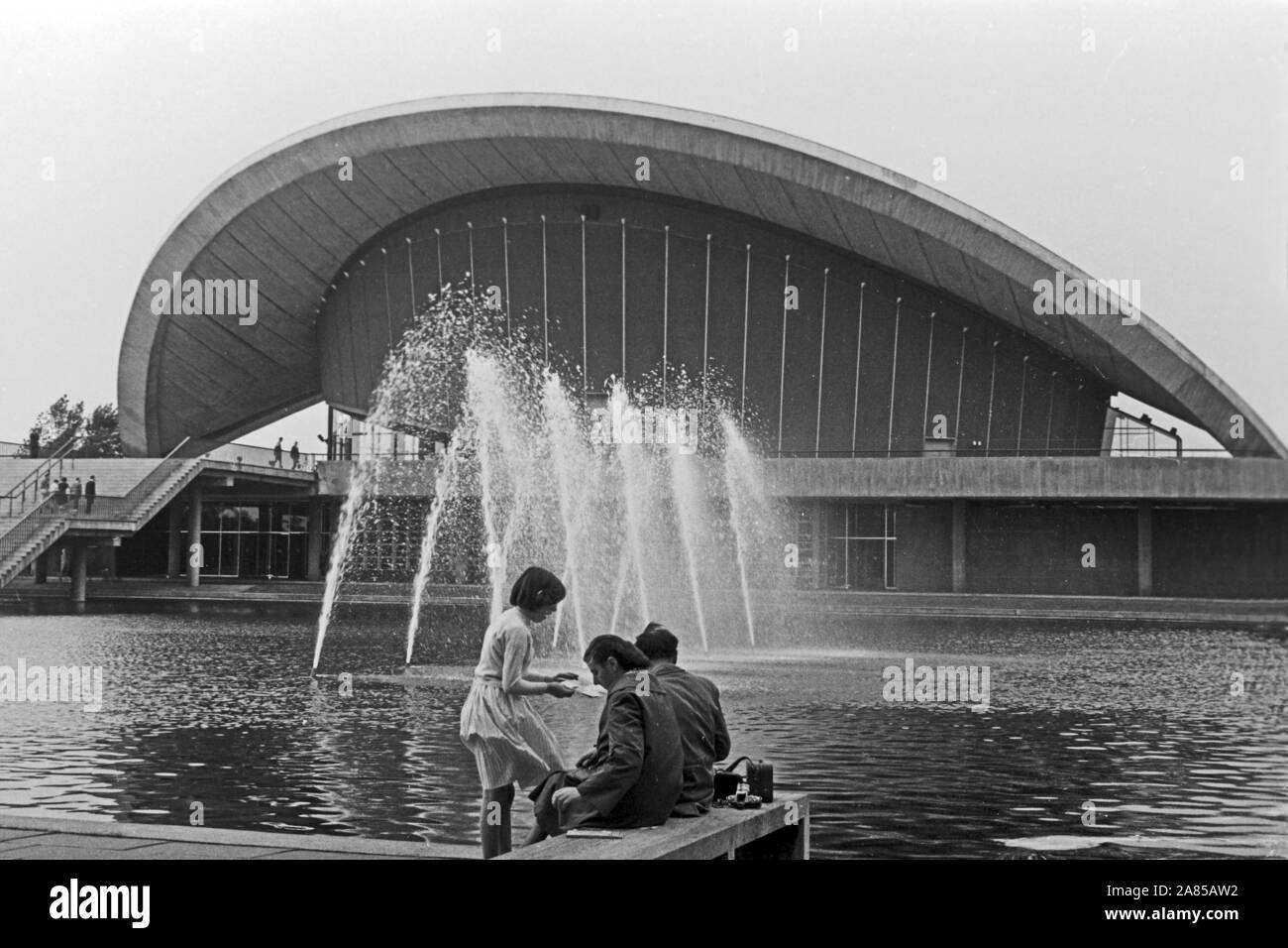 Kongresshalle an der John Foster Dulles Allee im Ortsteil Tiergarten in Berlin, Deutschland 1961 sterben. Kongress- und Veranstaltungshalle am Tiergarten in Berlin, Deutschland 1961. Stockfoto