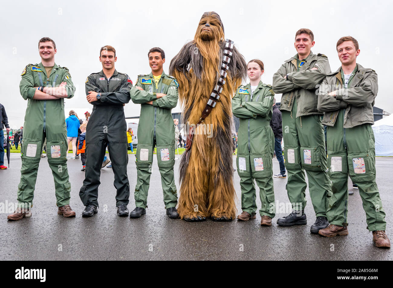 Chewbacca mit Osten Schottlands Universitäten Fliegerstaffel (ESUAS) Piloten, die nationalen Airshow, East Fortune, East Lothian, Schottland, Großbritannien Stockfoto