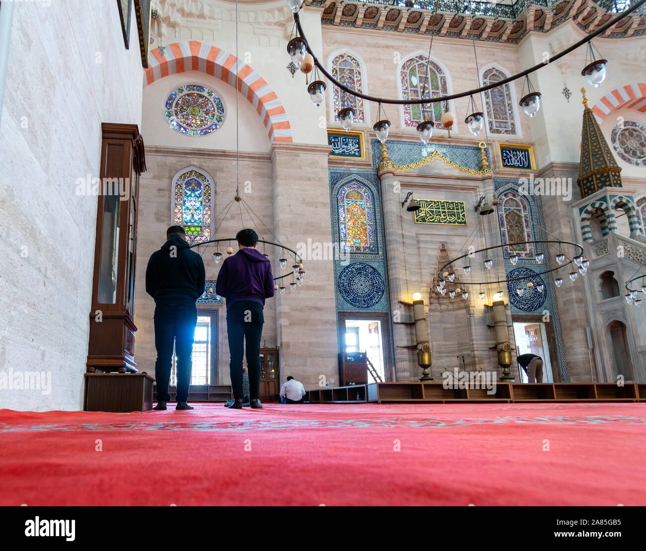 ISTANBUL, Türkei - 27. Oktober: Süleymaniye-moschee muslimische Gebete, 27. Oktober 2019 in Istanbul, Türkei. Die Suleymaniye Moschee ist die größte Moschee Stockfoto