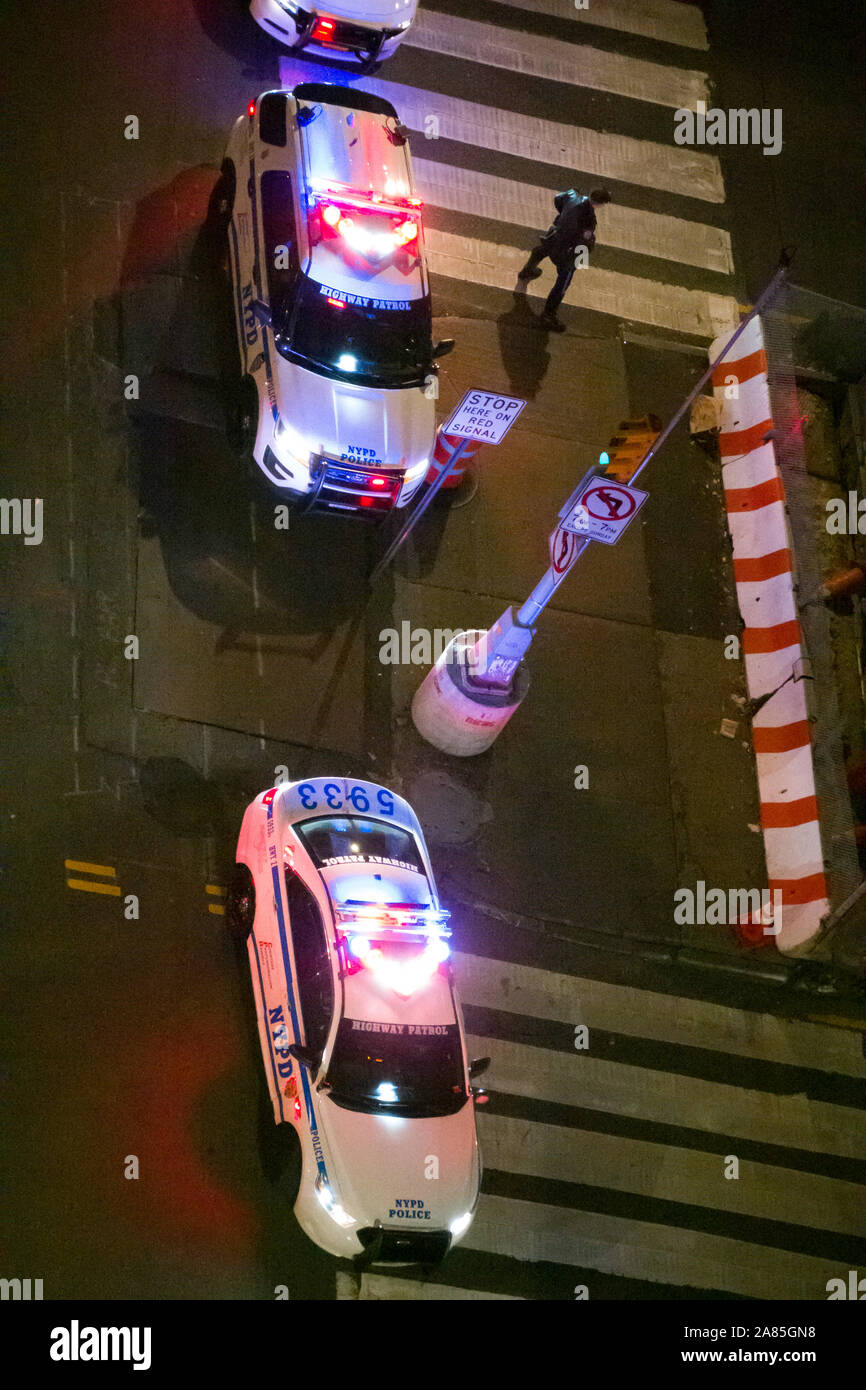 Escort Fahrzeuge und NYPD Unterstützung für POTUS Motorcade auf 34th Street, New York, USA Stockfoto
