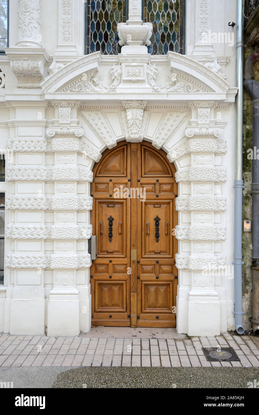Barocke Eingang oder Tür von Maison Boulla, historische Gebäude oder Stadthaus, c 19., Belle Epoque, Renaissance & Barock Einflüsse Nimes. Stockfoto