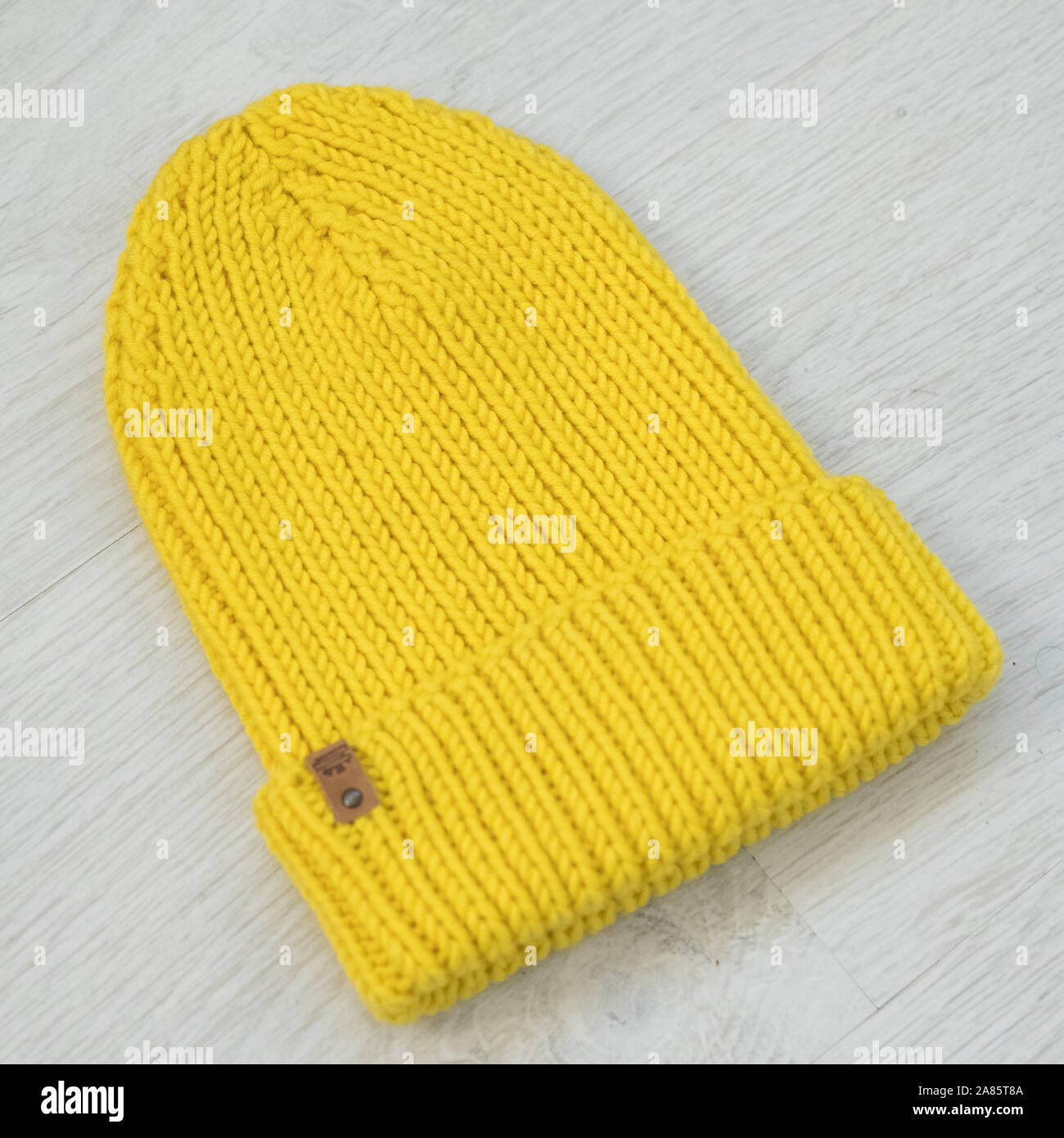Gemütliche gestrickt gelben Hut Stockfoto