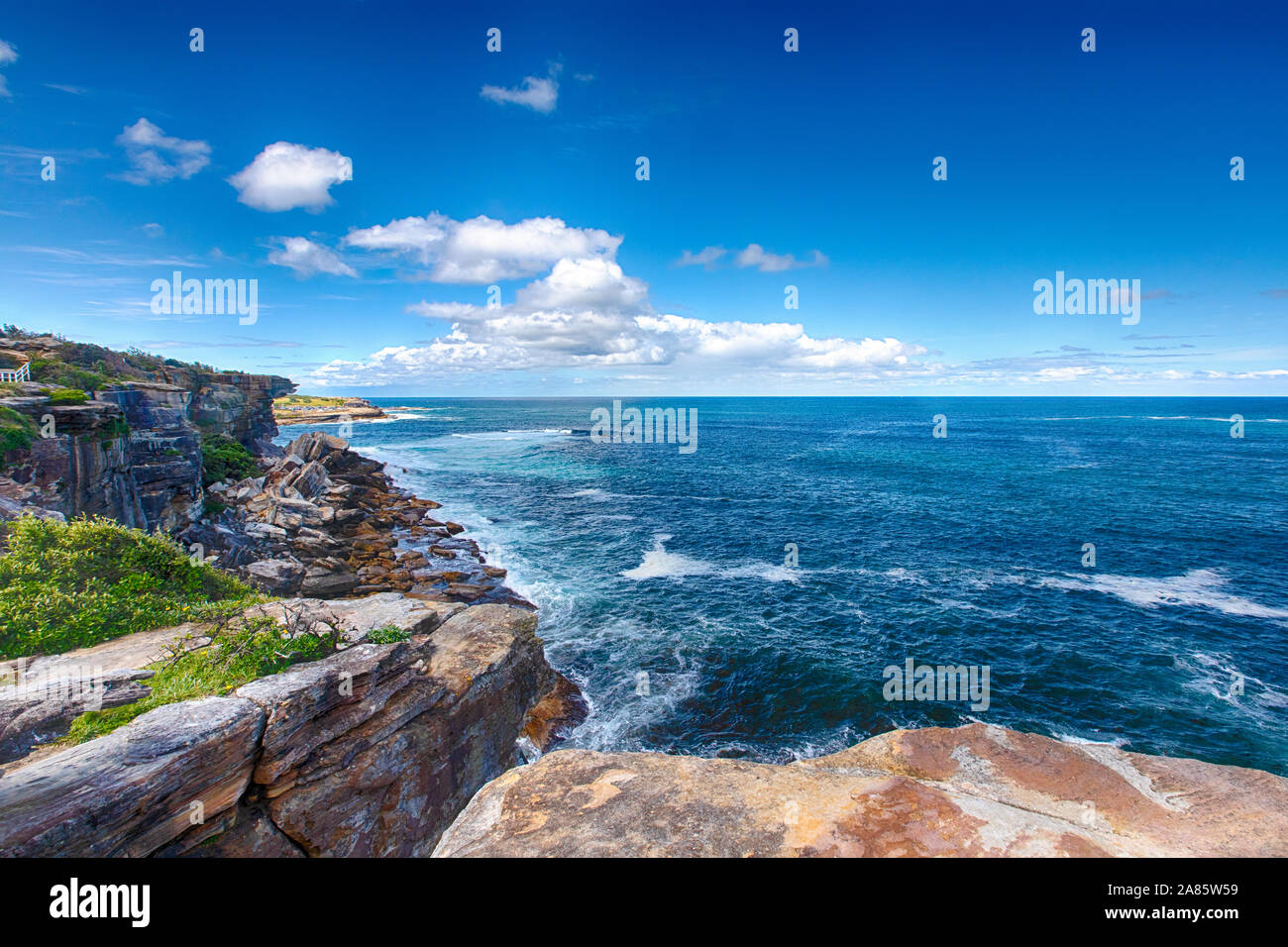 Coogee nach Bondi coastwalk. Blick auf Gordons Bay in New South Wales, Sydney, Australien. Berühmten Strand Spaziergang auf der Tasman Sea coast Stockfoto