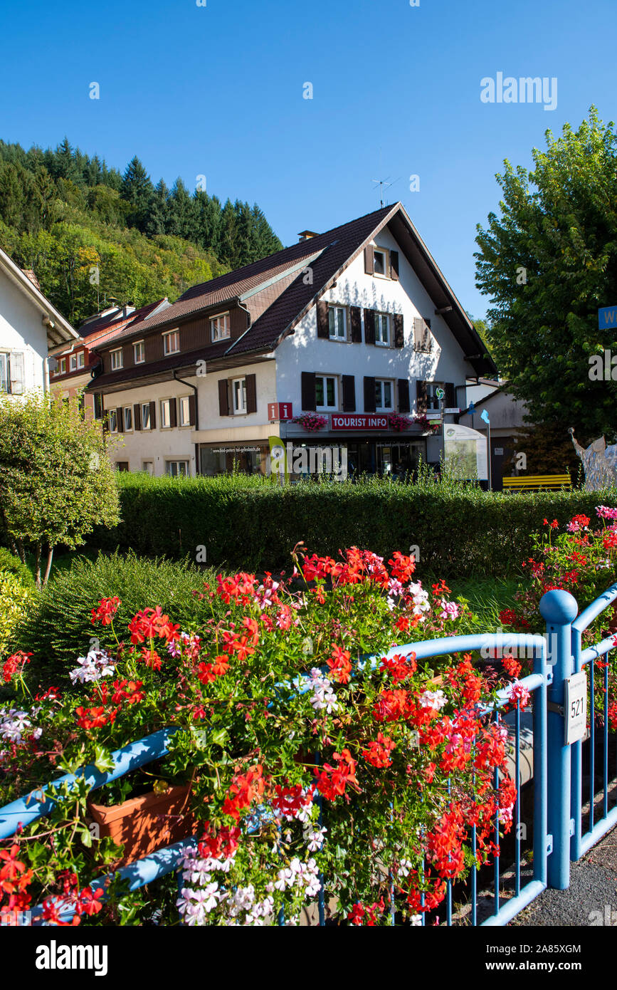 Sonnigen Tag in der Stadt von Bad Peterstal Griesbach im Schwarzwald, Deutschland Europa EU Stockfoto