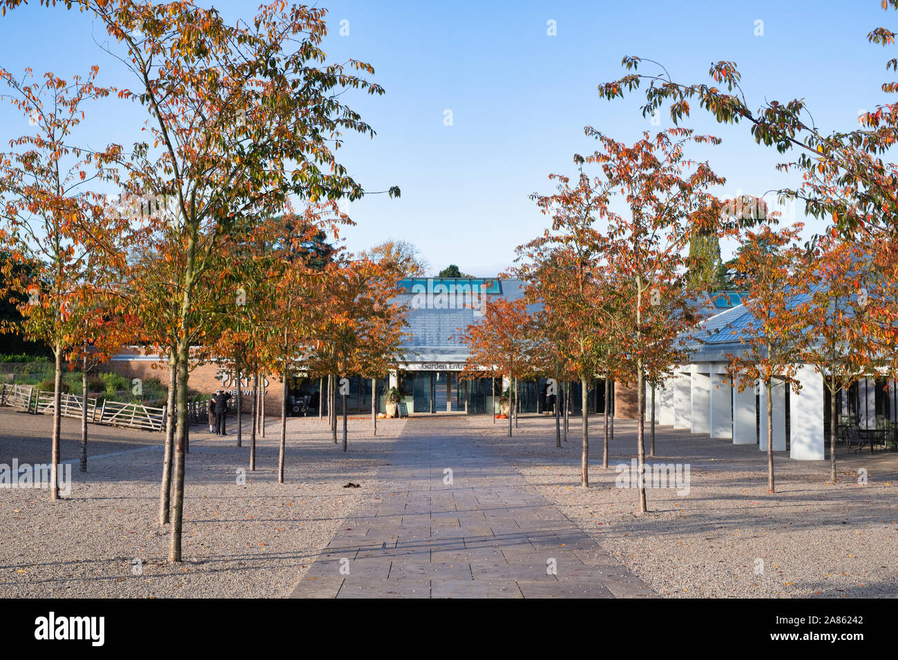 RHS Wisley Garten Eingang im Herbst, Surrey, England Stockfoto