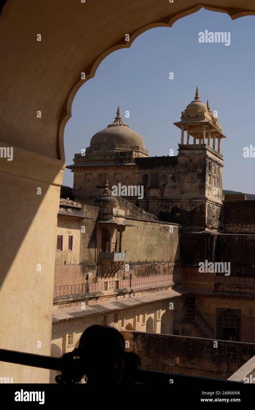 Amer Fort in Amer liegt, mit einer Fläche von vier Quadratkilometern, die Röcke von Jaipur, der Hauptstadt von Rajasthan. Die Stadt von Amer war Ursprung Stockfoto