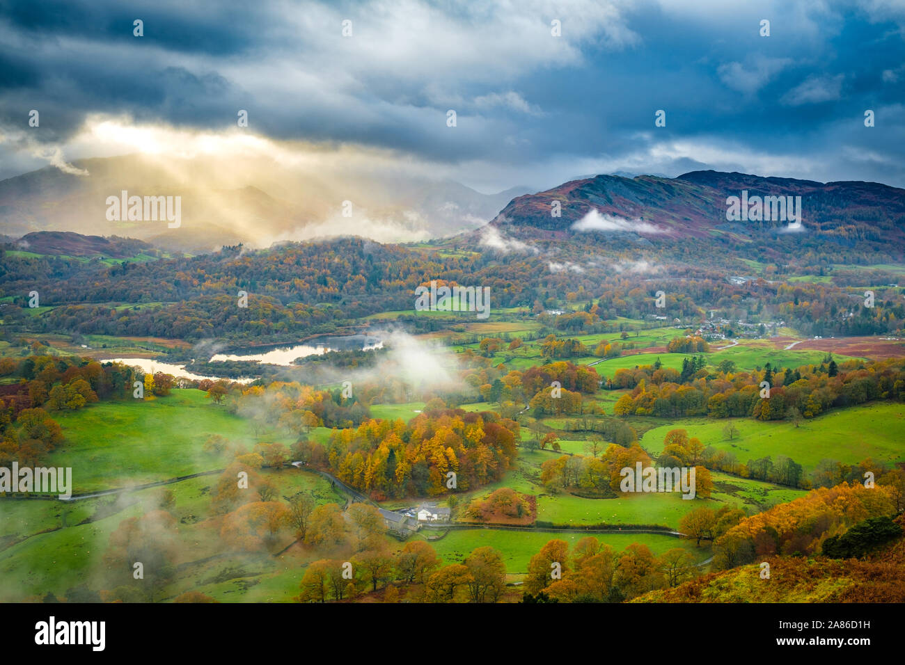 Herbst im englischen Lake District. Die Aussicht von Loughrigg fiel in der Nähe von Ambleside Stockfoto