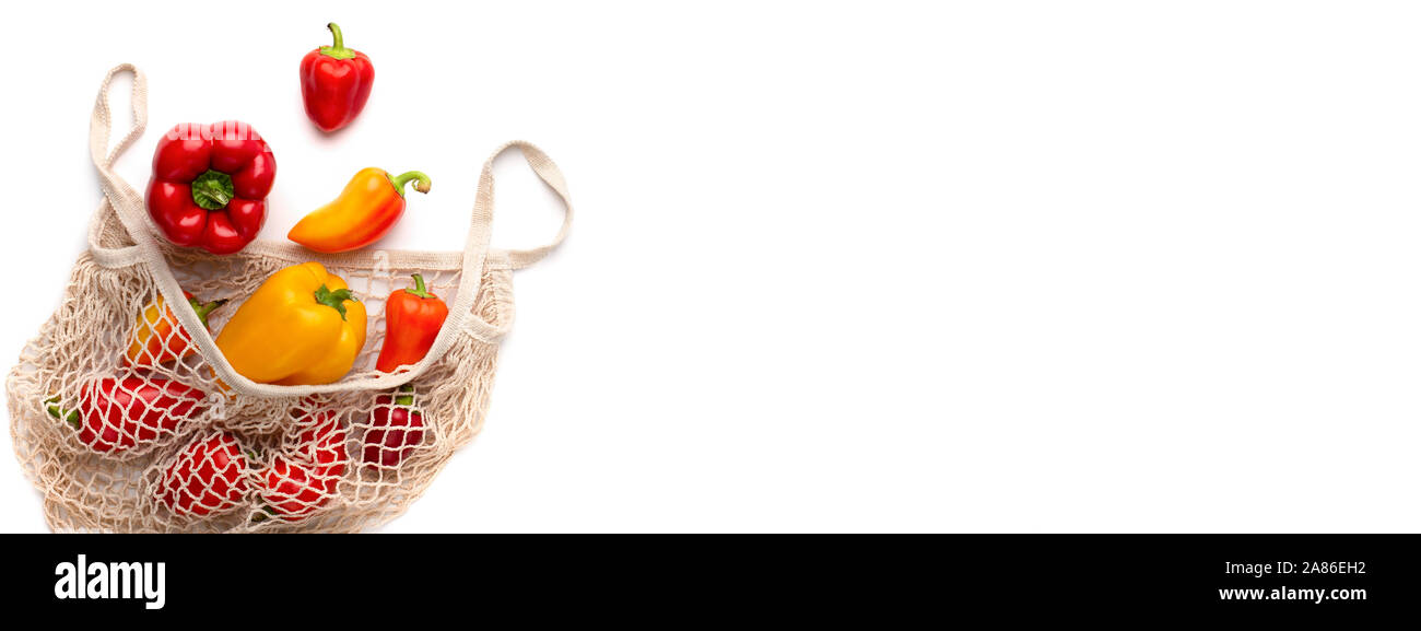 Eco Beutel mit natürlichen Vitaminen von Paprika auf weißem Hintergrund Stockfoto