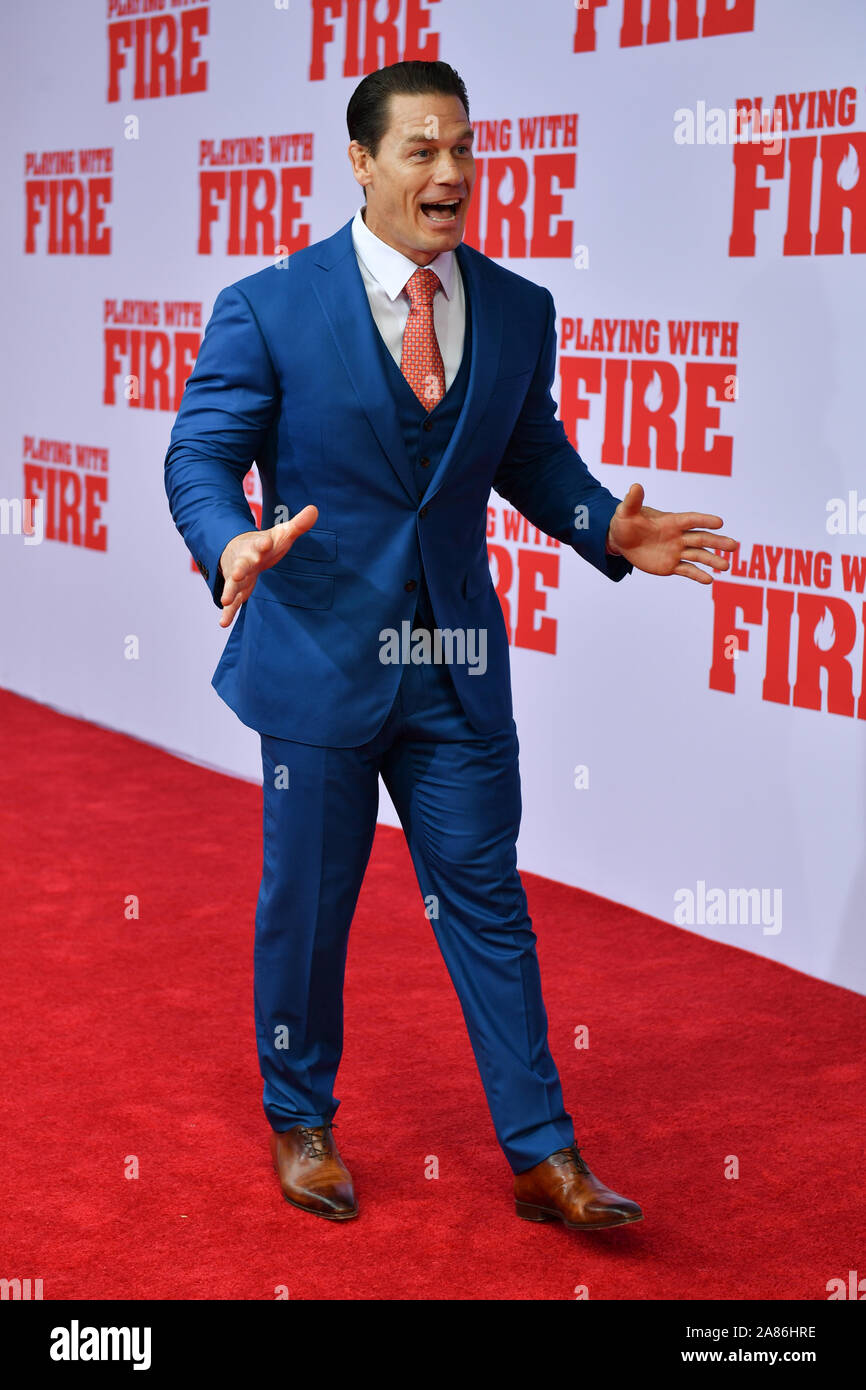 John Cena besucht die Premiere von Paramount Pictures'' Das Spiel mit dem Feuer" Bei der AMC Lincoln Square am Samstag, den 26. Oktober, in New York Stockfoto