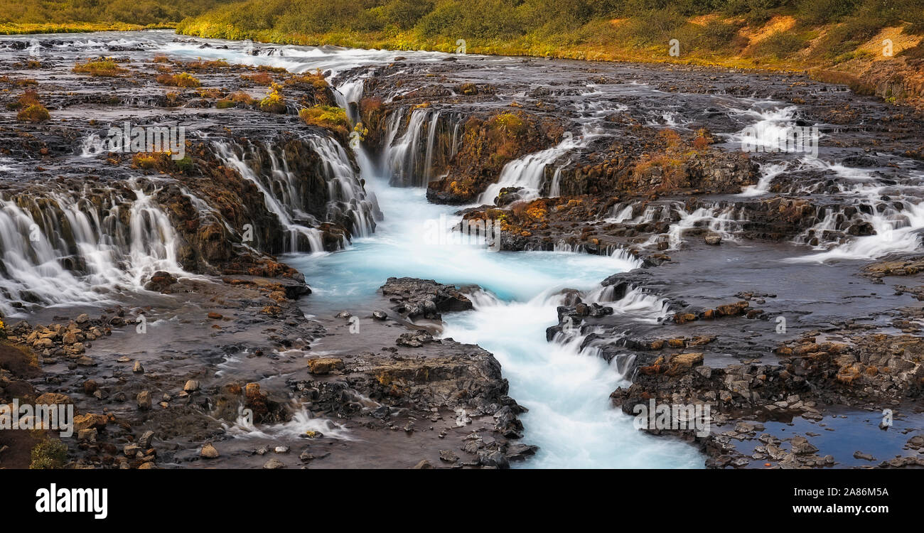Schöne türkisblaue Bruarfoss Wasserfall, Island Stockfoto