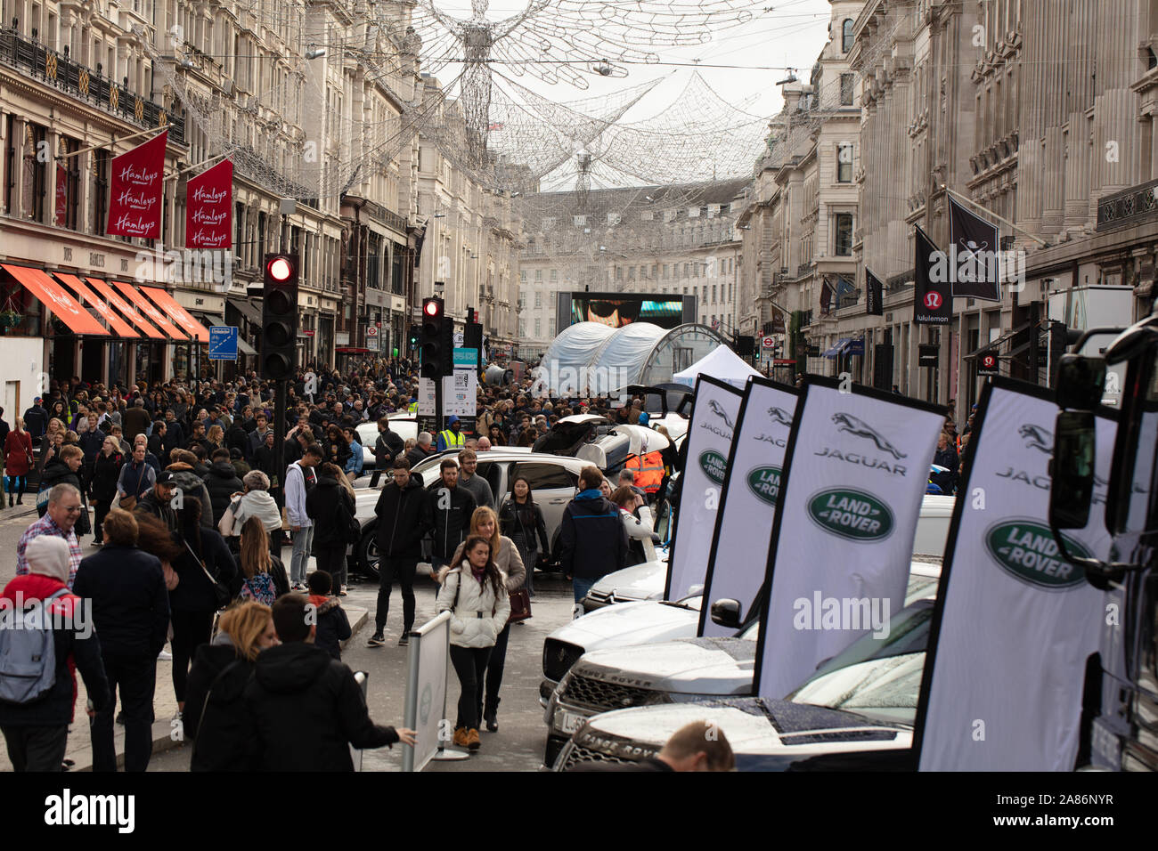 London, Großbritannien. 2. November 2019. Allgemeine Ansicht der Illinois Route 66 Regent Street Motor Show 2019. Credit: Joe Kuis/Alamy Nachrichten Stockfoto