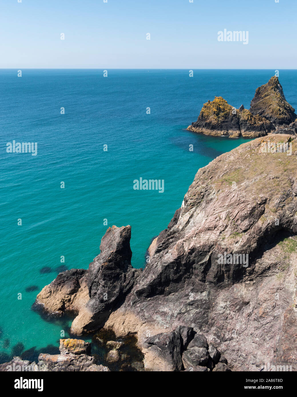 Die beliebten Küste bei Kynance Cove auf der Lizard Halbinsel, Cornwall. Stockfoto