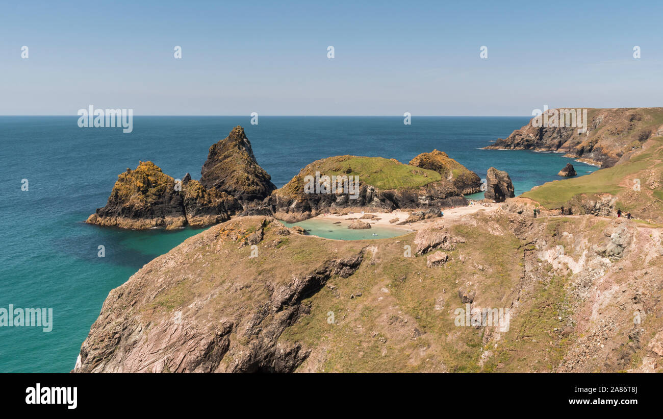 Die beliebten Küste bei Kynance Cove auf der Lizard Halbinsel, Cornwall. Stockfoto