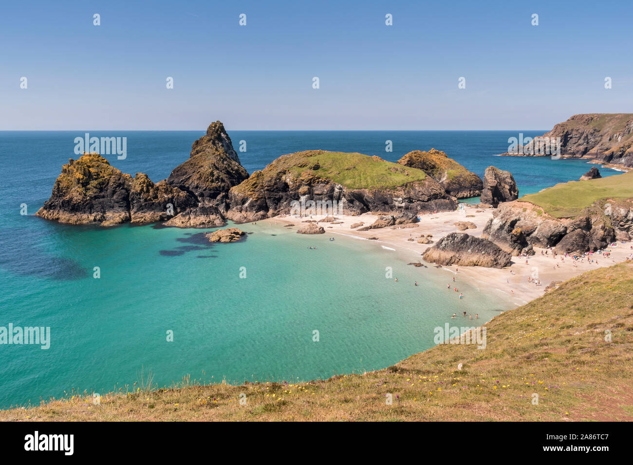 Die beliebten Küste bei Kynance Cove auf der Lizard Halbinsel, Cornwall. Stockfoto