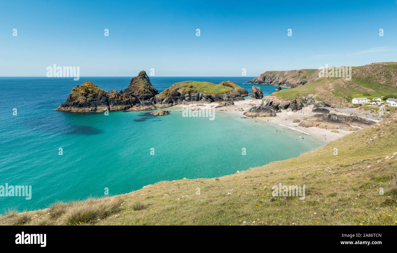 Die beliebten Küste bei Kynance Cove auf der Lizard Halbinsel, Cornwall. Stockfoto