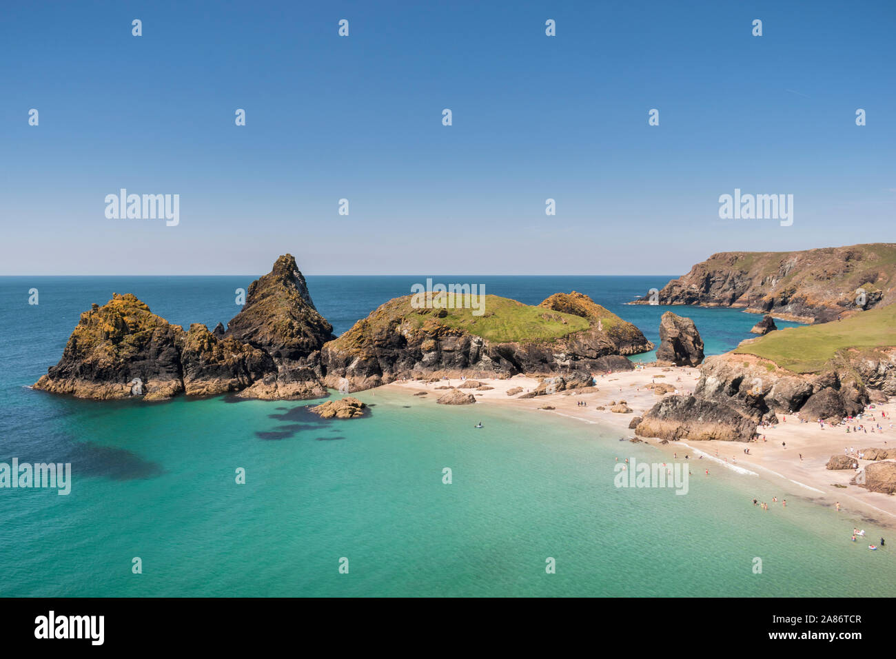 Die beliebten Küste bei Kynance Cove auf der Lizard Halbinsel, Cornwall. Stockfoto