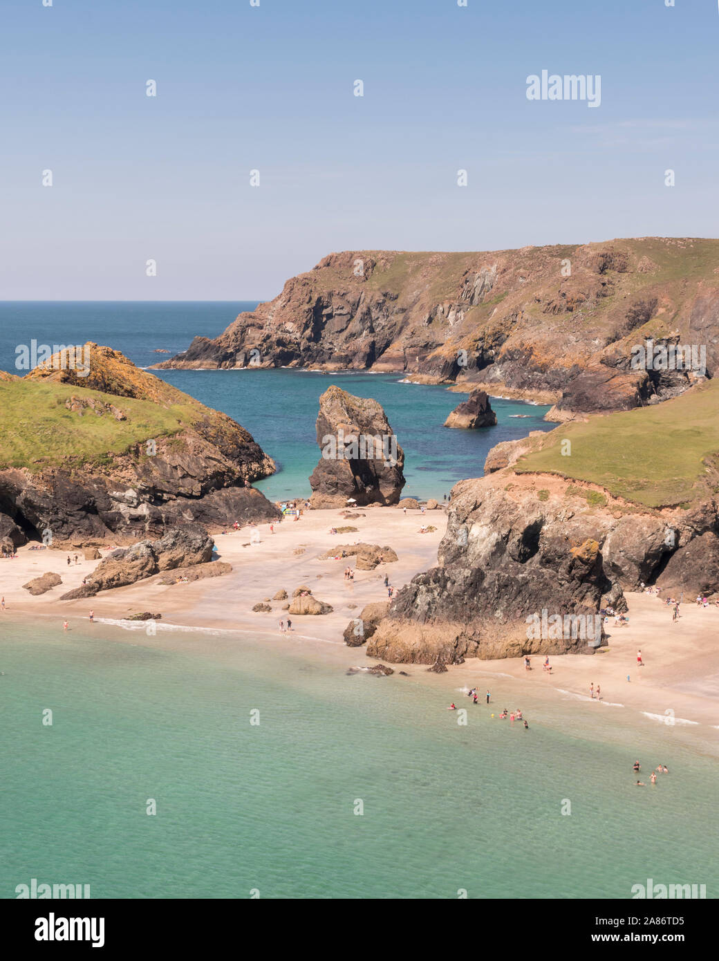 Die beliebten Küste bei Kynance Cove auf der Lizard Halbinsel, Cornwall. Stockfoto