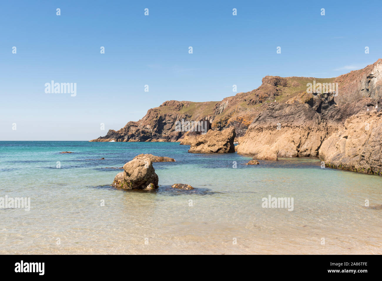 Die beliebten Küste bei Kynance Cove auf der Lizard Halbinsel, Cornwall. Stockfoto