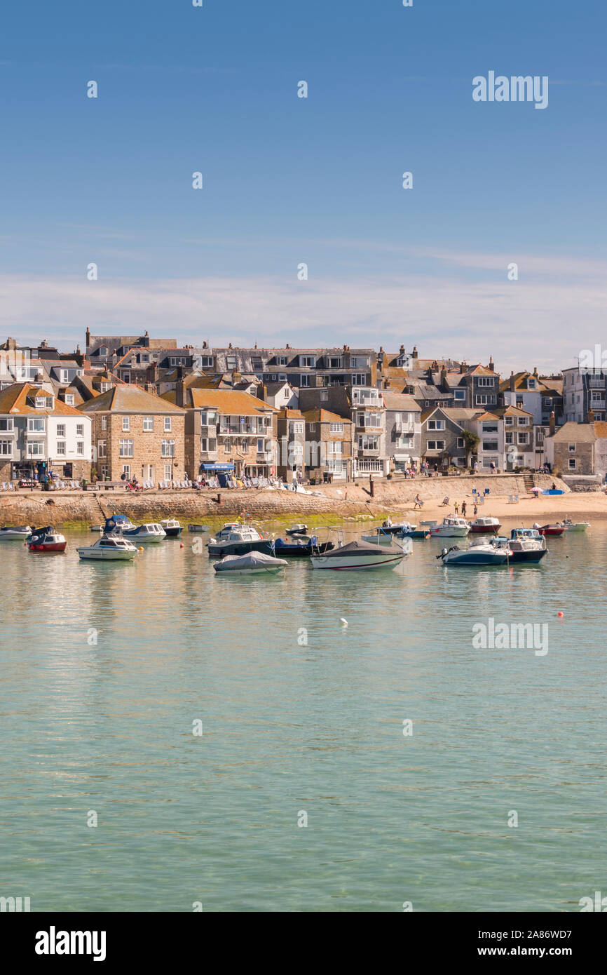 Sommer im beliebten Badeort St. Ives, Cornwall. Stockfoto