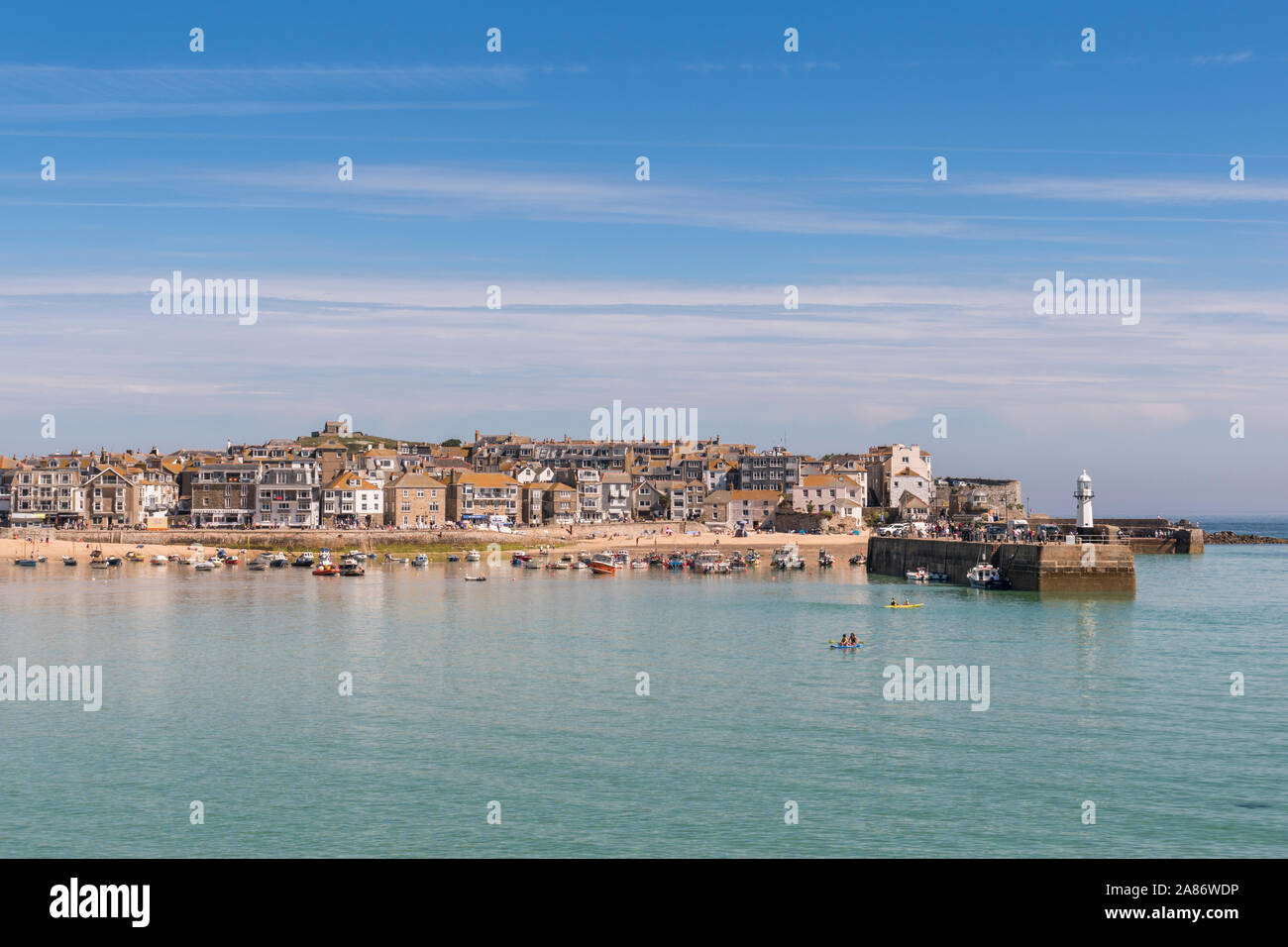 Sommer im beliebten Badeort St. Ives, Cornwall. Stockfoto