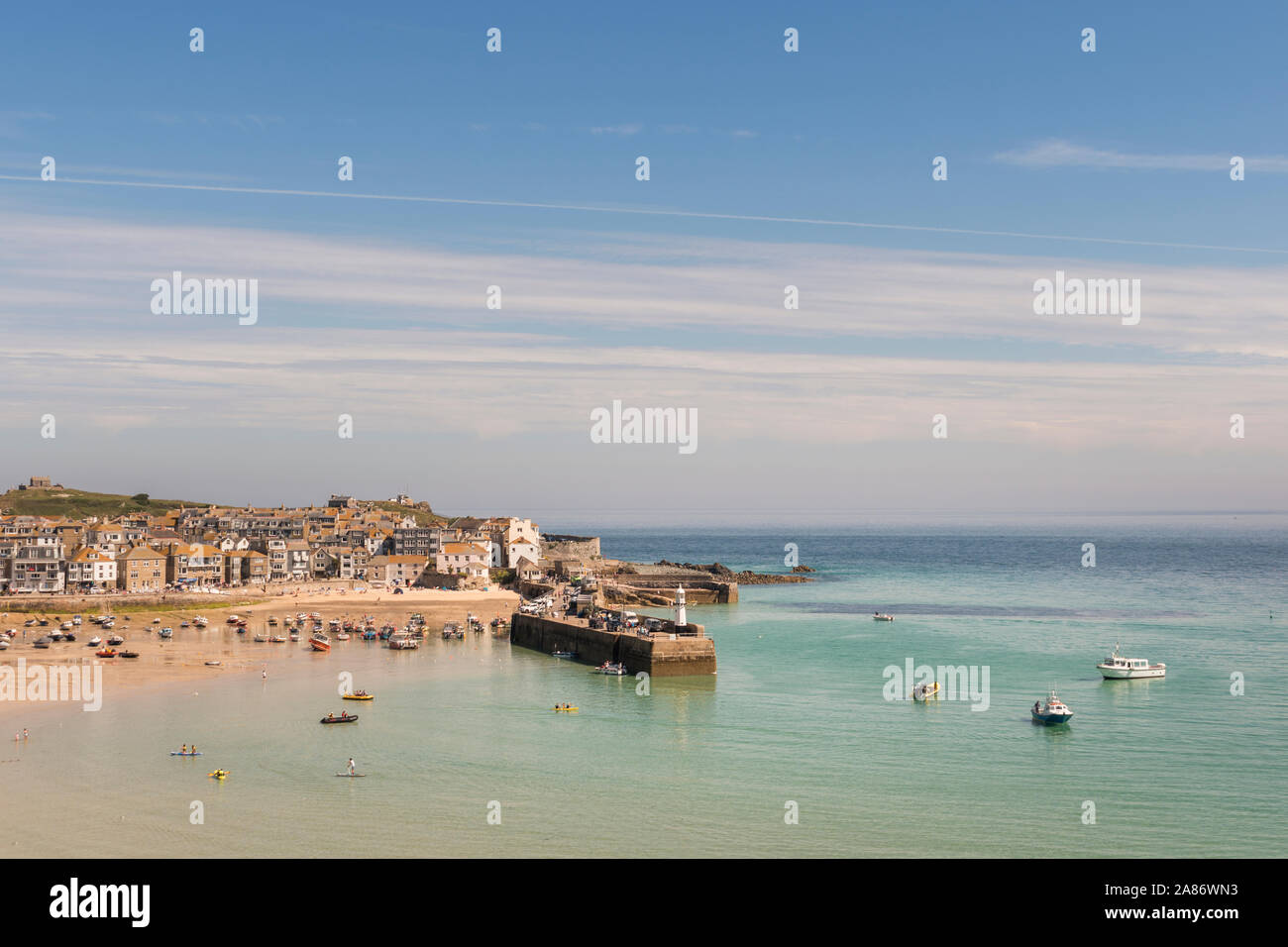 Sommer im beliebten Badeort St. Ives, Cornwall. Stockfoto